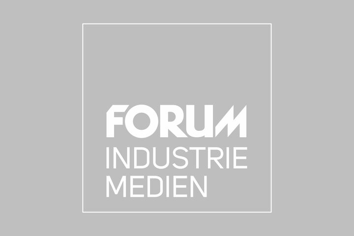 aufgereiht auflieger ausliefern autobahn blau brummi brummis convoy fernverkehr firma front frontscheibe führerhaus große anzahl gütertransport güterverkehr himmel konvoy laster lastkraftwagen lastwagen lastzug lieferfahrzeug liefern lieferung lkw logistik mehrere nahverkehr parken parkend parkhof parkplatz reihe sattelschlepper sattelzug spediteur spedition stellpatz transport transporter transporteur transportfirma transportieren transportunternehmen transportwesen truck trucks viele weiß