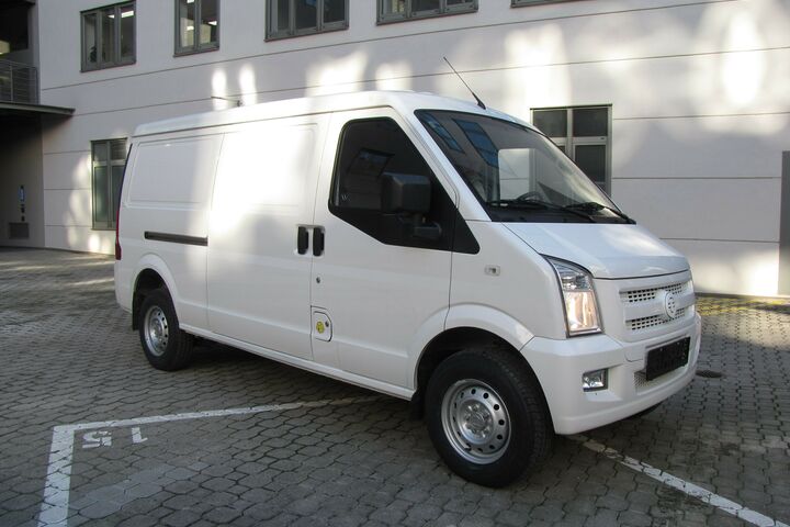 NME
Weißer Transporter 
China