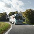 Volvo FH Electric auf der Landstraße