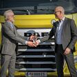 Enrico Simma, Inhaber Tschann Nutzfahrzeuge, und Marc Blom, Managing Director DAF Austria & Schweiz