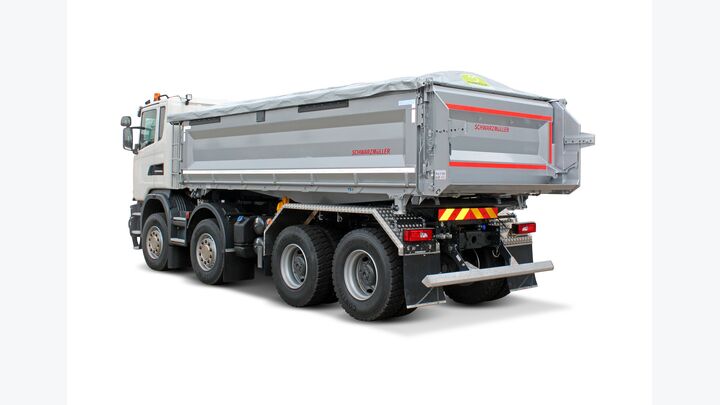 6 2 Seiten Kippaufbau auf 4 Achs LKW