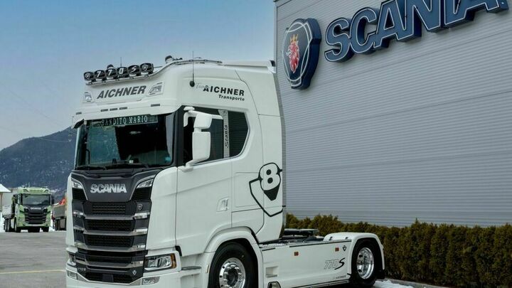 Scania-Lkw 770 S
Weißer Lastwagen