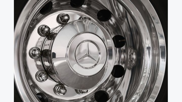 Streng limitiert: Der neue Actros L Driver Extent+ Strictly limited: The new Actros L Driver Extent+