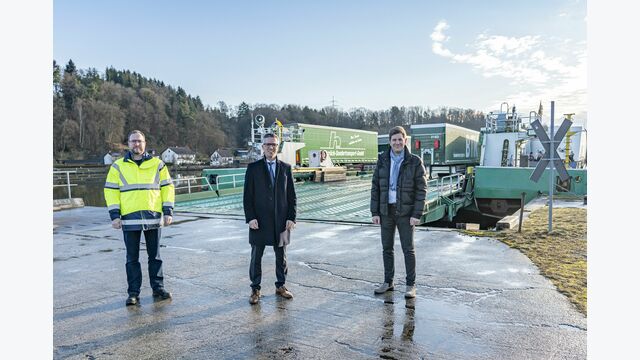 (v.l.) Stefan Ring (bayernhafen Passau), Mag. Michael Hummelbrunner (CFO Schwarzmüller Gruppe, Freinberg) und Josef Heiß (Geschäftsführer BTK Logistik, Rosenheim).