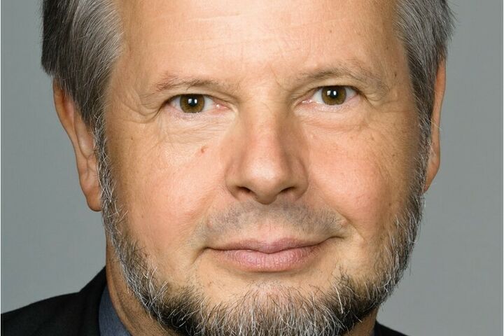 Dr. Norbert Nowotny
