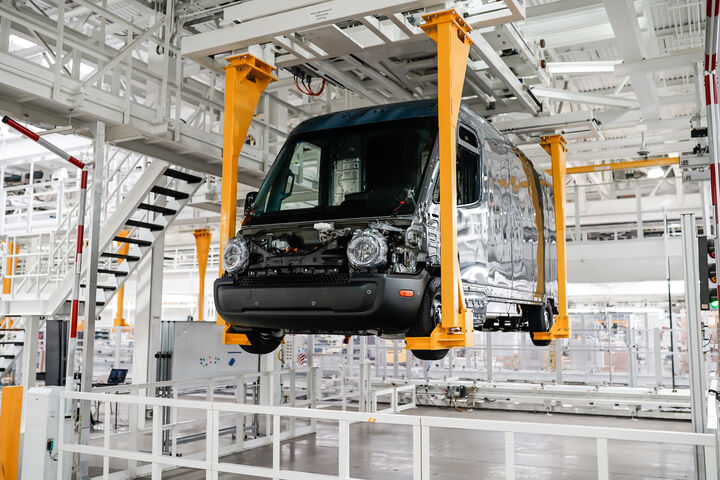 Rivian Wagen in der Manufaktur