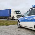 streifenwagen, polizei, bundespolizei, polizist, sicherheit, kontrollieren, kontrolle, autobahn, verkehr, verkehrskontrolle, überwachen, verkehrsüberwachung, lkw, lastwagen, alkoholkontrolle, drogenkontrolle, schleuser, schleusung, geschleust, polizeiauto, blaulicht, sondersignalanlage, sonderrechte, verfolgen, verfolgung, strafverfolgung, vollzugsdienst, vollzugsbeamter, vollzug, vollstrecken, haftbefehl, suche, gesucht, verbrecher