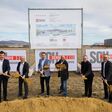 V. l. n. r.: Christian Macho, Bürgermeister Marktgemeinde Kottingbrunn; Dirk Adam, CFO Volvo Group Austria GmbH; Pascal Job, Projektleiter und Aftermarket Manager Volvo Trucks; Michael Marek, Werkstattleiter Volvo Group Truck Center Tribuswinkel; Joachim Hermet, Geschäftsführer mharchitekt GmbH; Andreas Stallinger, Geschäftsführer Schmid Hochbau GmbH