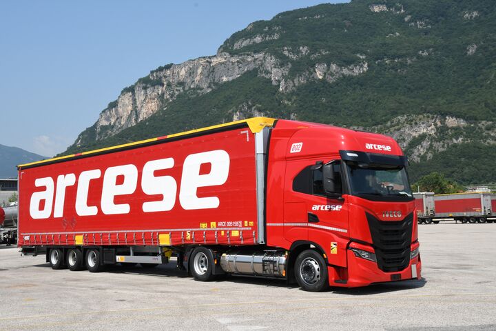 Power Curtain Plus von Schmitz Cargobull für Arcese