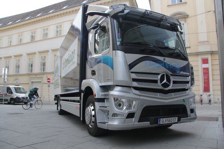 Mercedes eActros in der Herrengasse