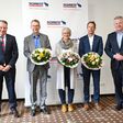 Dirk Hoffmann (li), Aufsichtsratsvorsitzender, und Andreas Schmitz (re), Vorstandsvorsitzender der Schmitz Cargobull AG, begrüßen Karin Hageböck (m.) und verabschieden Heinz Pfeffer (2. v. li) und Michael Grund (2. v. re)