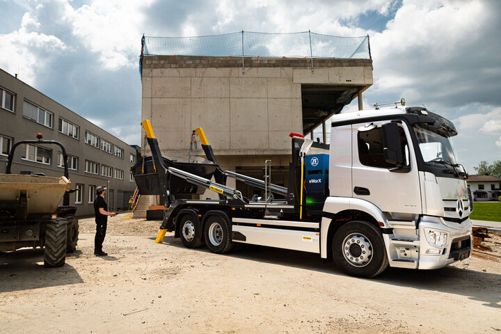 Mercedes-Benz Trucks präsentiert auf der IFAT 2022 in München nachhaltige kommunale Mobilitätslösungen ZF