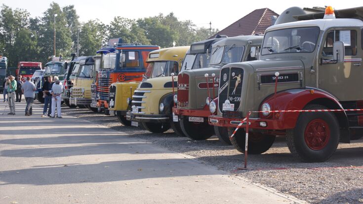 Nutzfahrzeug-Veteranentreffen beim Rasthof Landzeit in St. Valentin