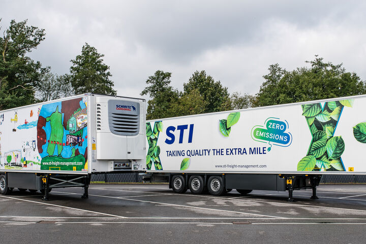 Kühltrailer mit STI-Branding