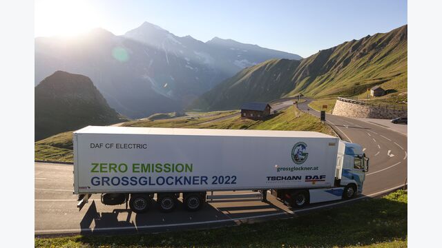 Großglockner Hochalpenstraßen AG Testfahrt E-LKW mit Sattelauflieger in Kooperation mit der Firma DAF und Tschann-Salzburg Foto: Franz Neumayr 2.7.2022
