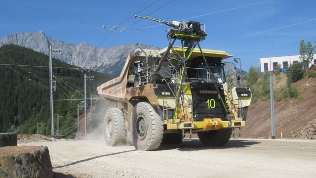 Muldenkipper T 236 von Liebherr mit Hybridantrieb
