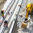 baustelle, bauarbeiter, beton, bagger, bauarbeiten, schienen, gleise, straße, straßenbau, bau, tiefbau, tiefbauarbeiten, leitungen, arbeit, arbeiten, erdarbeiten, verlegen, straßenarbeiten, straßenarbeiter, menschen, handwerker, männer, betonieren, vogelperspektive, gleisbau, bahn, strassenbahn, tram, asphalt, ingenieur, vermessen, vermessung, fundament, schiene, markierung, team, teamarbeit, eisenbahnbau, schienenverkehr, schaufelbagger