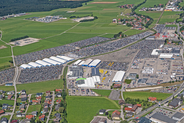 Luftaufnahme Lagermax Terminal Autologistik Straßwalchen