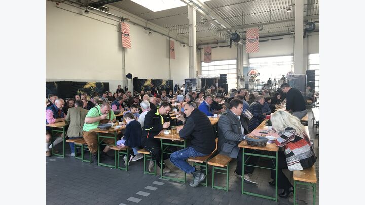 volles Festzelt