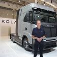 Michael Lohscheller im Portrait vor einem Nikola Lkw Prototyp auf der IAA Transportation 2022 in Hannover