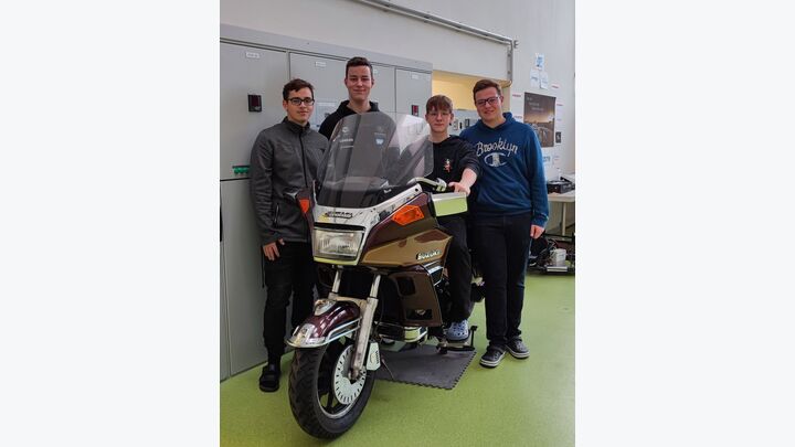 umgebautes Elektromotorrad von Suzuki