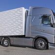 Volvo FH 500 im Österreich-Test:Nicht nur der Motor wurde überarbeitet auch aerodynamische Verbesserungen sind Teil der neu optimierten FH-Serie. So hat Volvo Trucks den Spoiler am vorderen Stoßfänger Windabweiser Schmutzfänger und Spritzklappen sowie die Radkästen entsprechen modifiziert