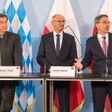 KUFSTEIN - ÖSTERREICH: v.l. Ministerpr?sident Markus S?der (Bayern), LH Anton Mattle (?VP), LH Arno Kompatscher (SVP) Pressekonferenz "Gemeinsames Verkehrsmanagementsystem am Brennerkorridor"