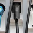 ladestation ladesäule stromtankstelle aufladen elektrofahrzeug elektrofahrzeuge auto verkehr straßenverkehr strassenverkehr infrastruktur lademöglichkeit auflademöglichkeit reichweite strom elektro elektrisch steckdose akkuaufladung aufladung elektrizität elektromobilität laden elektrotankstelle stromversorger tanken akkuladung e-mobility e-mobilität mobilität stromversorgung stecker verschieden unterschiedlich norm tankstellennetz nachhaltigkeit ladekabel förderung ökologie stromanschluss anschluss anschlusskabel umweltschutz klimawandel verbindungsstecker