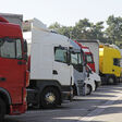 auto autobahn beruf branche brummi cargo fahrbahn fahren fahrverbot fahrzeug fahrzeuge fernfahrer fracht güter güterbeförderung gütertransport güterverkehr infrastruktur klimaveränderung laster lastkraftwagen lkw logistik parken parkplatz rastplatz raststätte ruhezeiten spedition strasse strassenverkehr straße straßenverkehr truck wochenendfahrverbot zugmaschine
