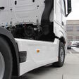 Sensoren bei der integrierten OEM-Lösung von Daimler Truck seitlich am Fahrzeug