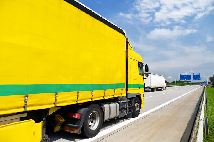 lkw straße transport logistik verkehr autobahn fracht transportieren güter güterverkehr lastwagen auto strasse lastkraftwagen shipping waggon fahren spedition warentransport arbeit truck gewerblich unternehmung business fernverkehr werbefläche freifläche lkw straße transport logistik verkehr autobahn fracht transportieren güter güterverkehr lastwagen auto strasse lastkraftwagen shipping waggon fahren spedition warentransport arbeit truck gewerblich unternehmung business fernverkehr werbefläche freifläche
