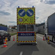 grenzkontrolle österreich polizei autobahn grenze stau grenzübergang schmuggel polizisten flüchtlinge kontrolle polizei lkw lkw kontrolle lastwagen steuern migrant migranten pkw bundespolizei bundesrepuplik deutschland eu grenzübertritt grenzverkehr österreichische grenze mobile grenze