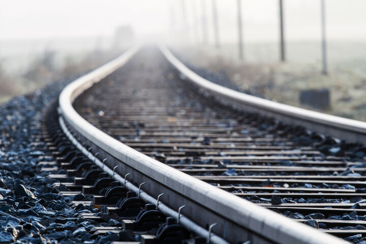 Bahn Bahnstrecke Bayern Deutschland Eisenbahn Eisenbahnlinie Eisenbahnschienen Geschäftsreise Gleis Horizont Land Landschaft Masten Nebel Reise Richtung Schienen Schotter Strecke Transportmittel Weg Weichen bahnlinie bahnreise eingleisig ländlich natur schienenverkehr station transport umwelt umweltfreundlich umweltschonend verreisen bahn bahnstrecke bayern deutschland eisenbahn eisenbahnlinie eisenbahnschienen geschäftsreise gleis horizont land landschaft masten nebel reise richtung schienen schotter strecke transportmittel weg weichen bahnlinie bahnreise eingleisig ländlich natur schienenverkehr station transport umwelt umweltfreundlich umweltschonend verreisen
