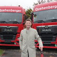Christian Fürstaller vor zwei MAN-Lkw