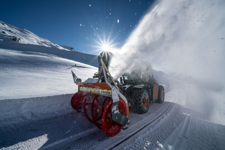 Syn Trac Schneefräse in Aktion