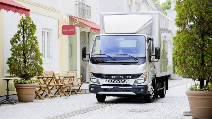© Daimler AG Pressemitteilungen nach Jahren Daimler Trucks Verkaufsstart des neuen FUSO Canter in Europa. Fortschrittliches Daimler Global MediaSite Trucks 08 - 2021 2021 FUSO Marken & Produkte
