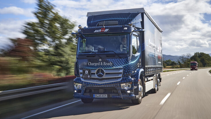 © Daimler AG Pressemitteilungen nach Jahren Daimler Trucks Daimler Global MediaSite Elektromobilität eActros Mercedes-Benz LKW Technologie 10 - 2021 2021 Mercedes-Benz eActros kurz vor Serienstart bei ersten Kunden in Marken & Produkte