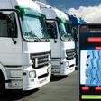 Geparkte weise Lkw mit einer Reifenmanagement Software auf einem Smartphonedisplay angezeigt.
