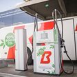 Blaguss Bus an der eigenen Biodiesel HVO100 Tankstelle.