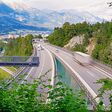 autobahn, brenner, verkehr, innsbruck, brennerpass, transit, transalpin, straße, pass, passstraße, tirol, brennerachse, lkw, lastwagen, brennerroute, brennerautobahn, mautstraße, brennerstraße, landstraße, österreich, italien, österreichisch, europa, europäisch, transitverkehr, belastung, lärm, luftverschmutzung, schwerverkehr, schwerlastverkehr, stau, maut, autobahnmaut, straßenmaut, alpen, route, alpenüberquerung, emissionen, wirtschaft, transport, verkehrsbelastung, inntal, gütertransport, straßenverkehr, grenzkontrolle, blockabfertigung, fahrverbot, verkehrspolitik, verkehrsweg, verkehrsentwicklung