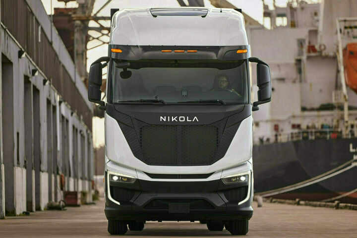 Nikola Brennstoffzellen Lkw im Hafen