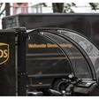 UPS Lieferfahrzeug mit Lamilux composite Materialien, ... irgendwo