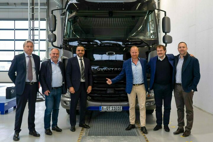 (v.l.): David Pezzulli, (Managing Director von Mesientos), Herbert Robel (CHRO & Co-Founder Quantron AG), Ahmed Elkerrami (CEO Oilinvest Group), Andreas Haller (Gründer & Vorstandsvorsitzender Quantron AG), Michael Perschke (CEO Quantron AG), Timothy Sullivan (Business Liaison Officer bei OBV)