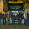v.l.n.r. Nils Heine (Go-to-Market & Alternative Drives MAN Truck & Bus), Rudolf Kuchta (Geschäftsführer MAN Truck & Bus Vertrieb Österreich GesmbH), Thomas Czeczelits (Sales & Product Truck MAN Truck & Bus Vertrieb Österreich GesmbH), Thomas Nickels (Engineering Drivetrain, Cabin & Chassis MAN Truck & Bus), Friedrich Baumann (Vorstand Sales & Customer Solutions MAN Truck & Bus), Richard Gartner (Mehrheitseigentümer der Gartner Transport Holding), Alexander Vlaskamp (Vorsitzender des Vorstandes MAN Truck & Bus), Georg Gartner (Geschäftsführung Gartner Spedition), Dennis Affeld (Sales Truck MAN Truck & Bus), Christian Gartner (Geschäftsführung Gartner KG), Marcus Schwarzbauer (Prokurist Gartner KG), Johannes Kramer (International Key Accounts MAN Truck & Bus)