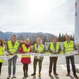 Shell LNG Tankstelle Eröffnung Salzburg Walserberg
v.l.n.r.: Saghi Naglis, Mobility Manager Shell Austria; Florian Linsinger, LNG Business Development Manager; Tamara Christ, Geschäftsführerin ASFINAG Service GmbH; Sabine Hauser, Geschäftsführerin Shell Austria GmbH; Andreas Hasenöhrl, Bürgermeister Wals-Siezenheim; Hans Jörg Einfalt, Sales Manager ACH