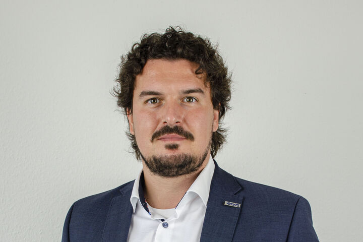 Nikolja Grabowski, Vorstand der ELVIS AG, rät Fuhrparkbetreibern angesichts der Ausweitung der Lkw-Maut umgehend das Gespräch mit Kunden zu suchen.