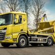 DAF Trucks möchte die Aufbauhersteller-Freundlichkeit seiner Reihe von DAF-LKW der neuen Generation für bestimmte Anwendungen verbessern. Hier zu sehen: der DAF XD 370 FA Absetzkipper