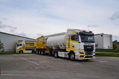 Auch ein Tanklastzug ist im Fuhrpark für die Ausbildung zum Berufsfahrer vorhanden.