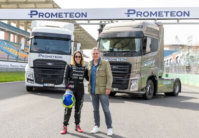 Bia Figueiredo, Teilnehmerin an der Copa Truck, der wichtigsten Rennsport- Meisterschaft für Lkws in Brasilien, mit Roberto Righi.