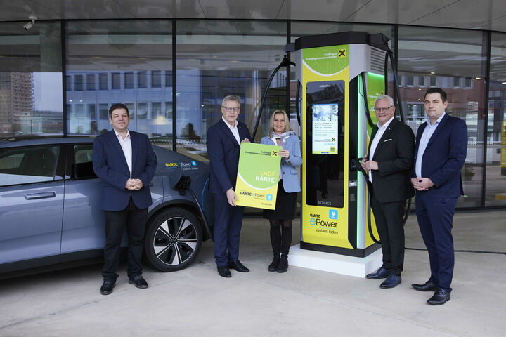 Andreas Schneemann (Geschäftsführer schneemann.energy group), Ernst Kloboucnik (ÖAMTC Landesdirektor für Wien, Niederösterreich und das Burgenland), Eva Fugger (Raiffeisen Burgenland Generaldirektor-Stellvertreterin), Thomas Steiner (Bürgermeister Eisenstadt) und Gerrit Pürstl (Leiter Geschäftsbereich E-Mobilität bei Siemens AG Österreich).